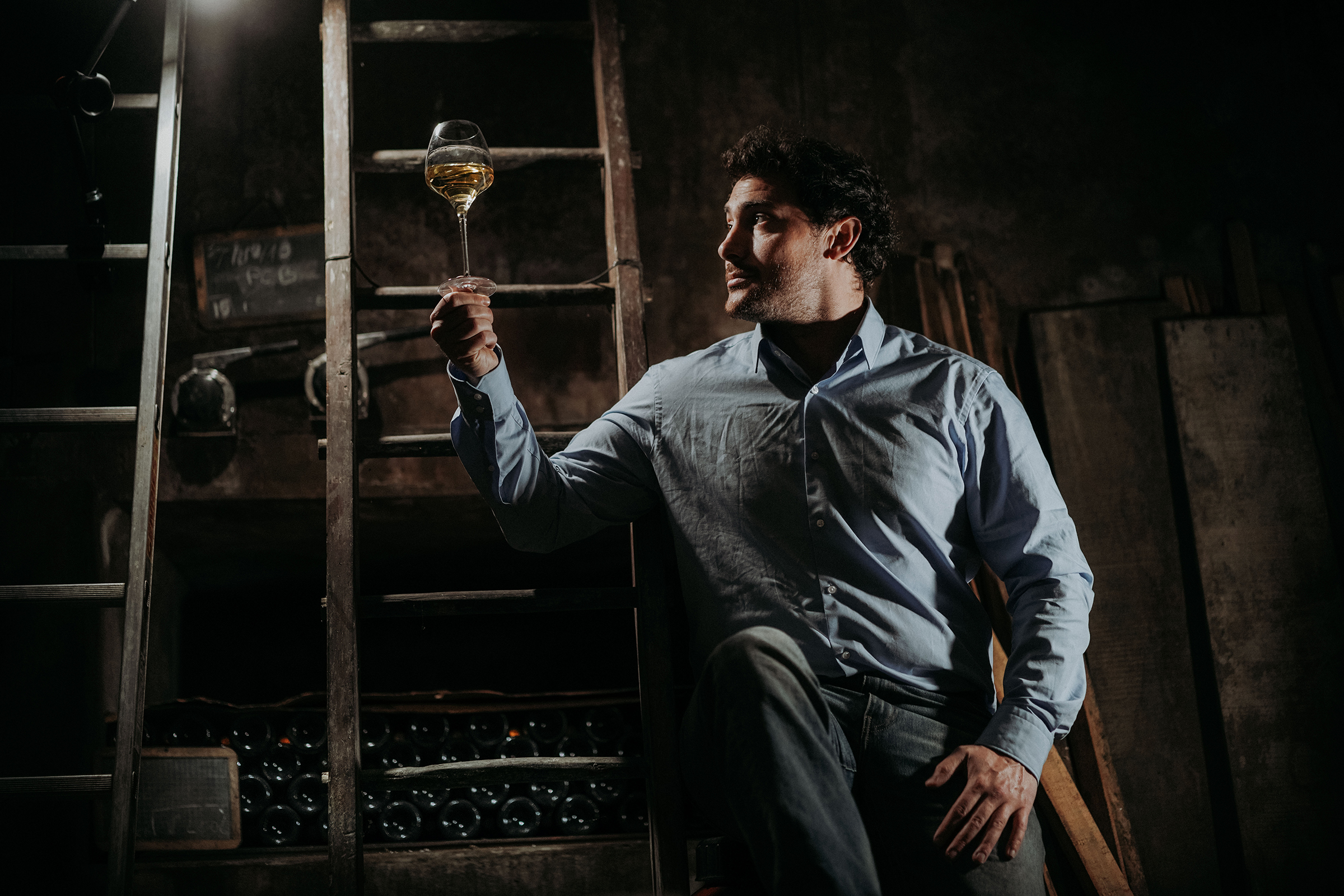 Photo de garage automobile avec 2 voitures anciennes