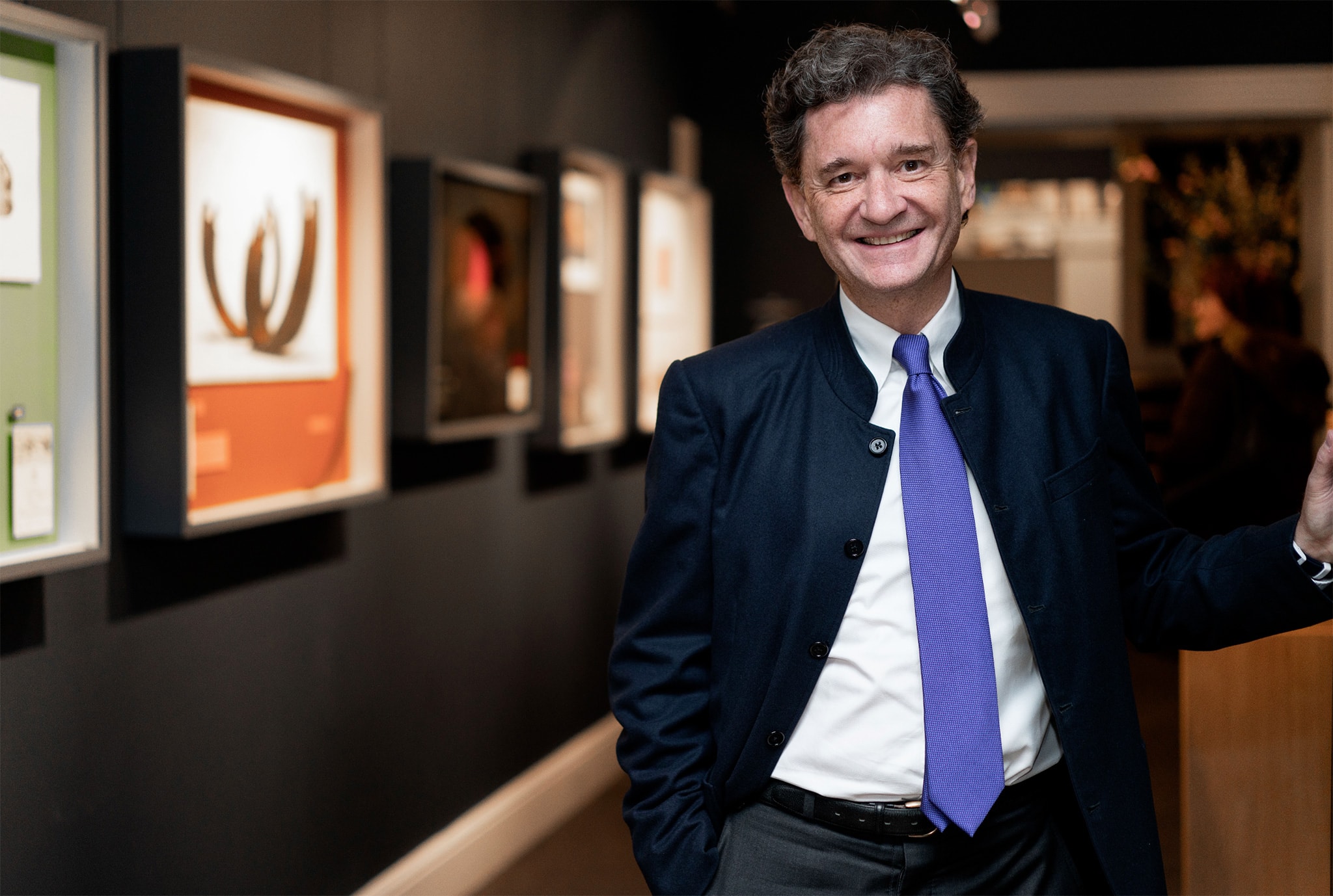 Photo de garage automobile avec 2 voitures anciennes